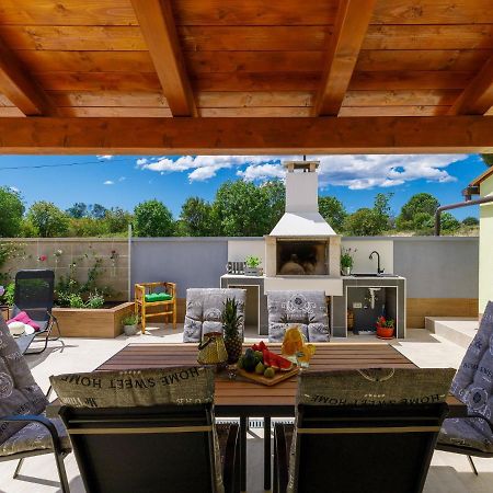 Holiday Home Laura By Interhome Pula Bagian luar foto