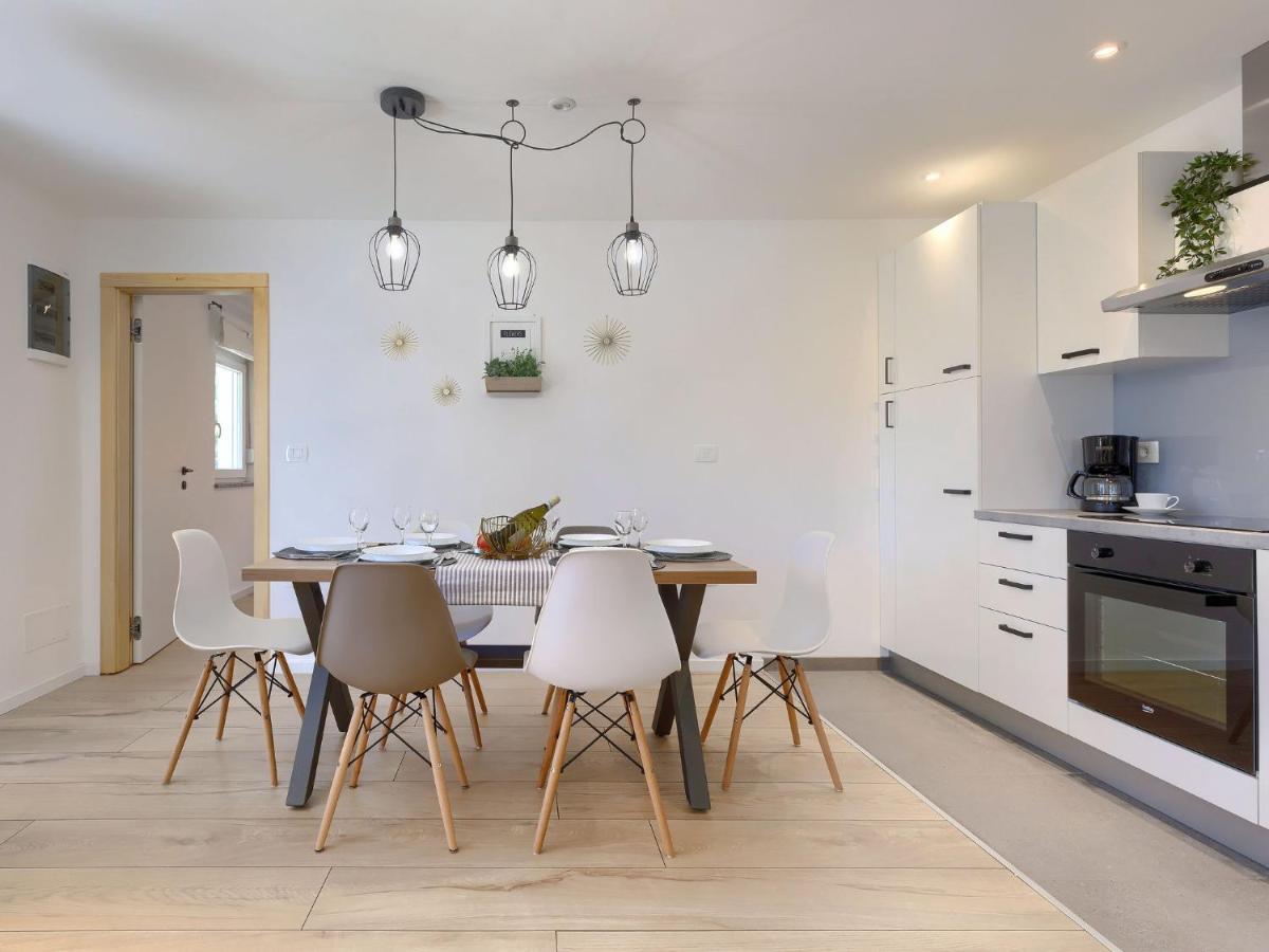 Holiday Home Laura By Interhome Pula Bagian luar foto