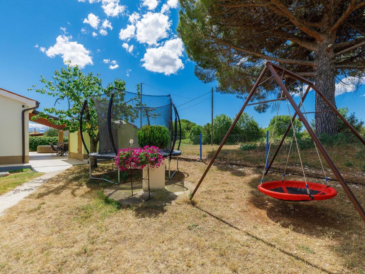 Holiday Home Laura By Interhome Pula Bagian luar foto
