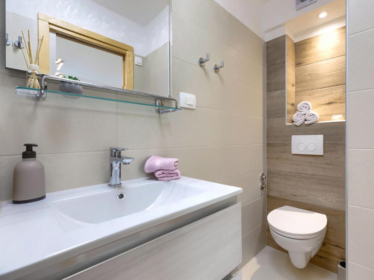 Holiday Home Laura By Interhome Pula Bagian luar foto