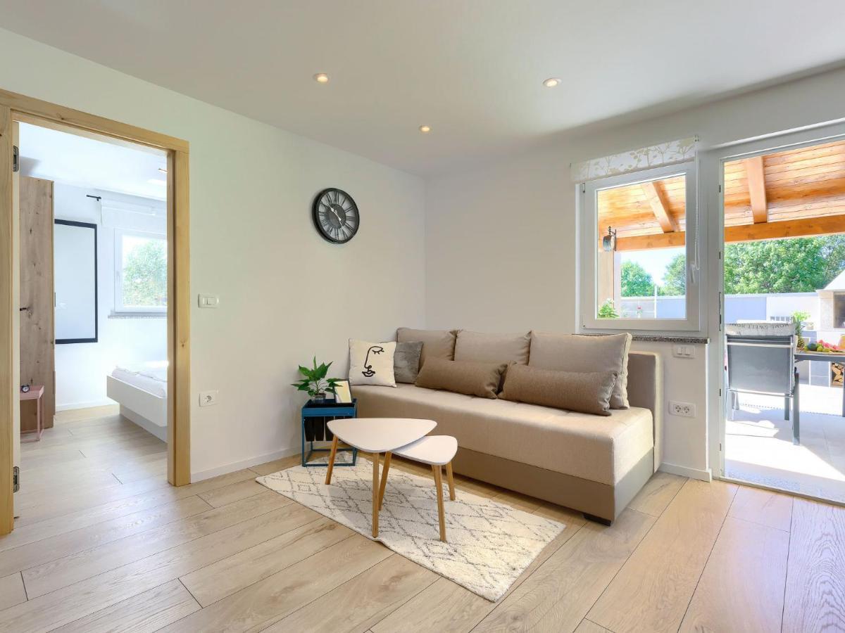 Holiday Home Laura By Interhome Pula Bagian luar foto