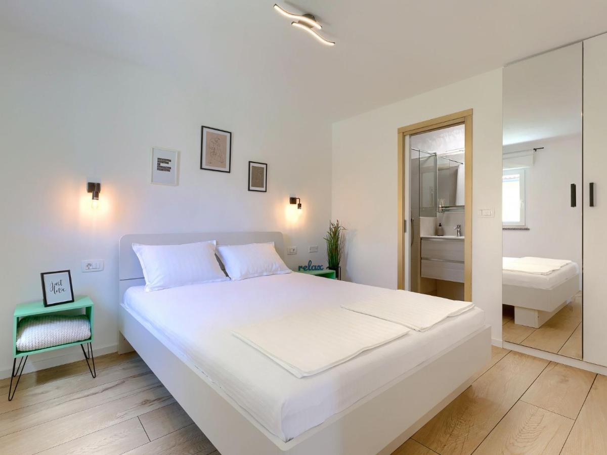 Holiday Home Laura By Interhome Pula Bagian luar foto
